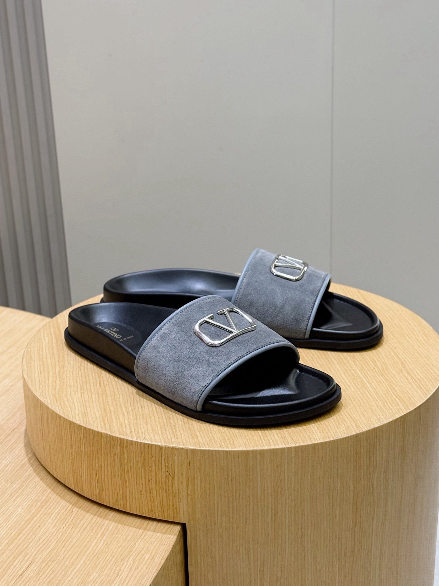 LuxluxHouse Best Quality Sandals Valentino