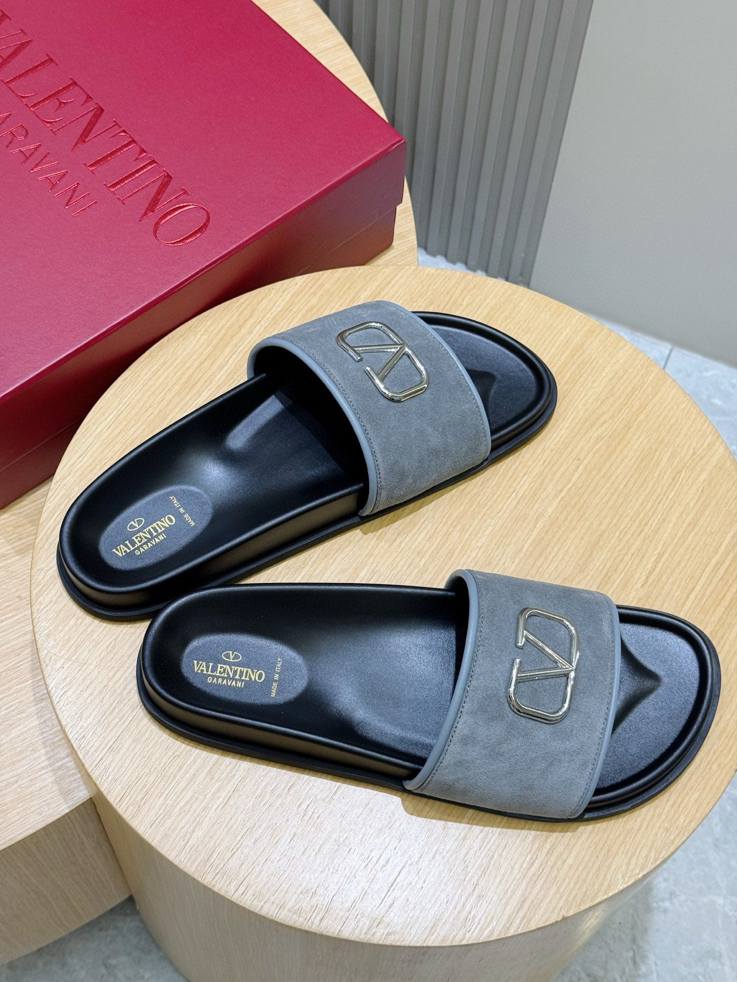 LuxluxHouse Best Quality Sandals Valentino