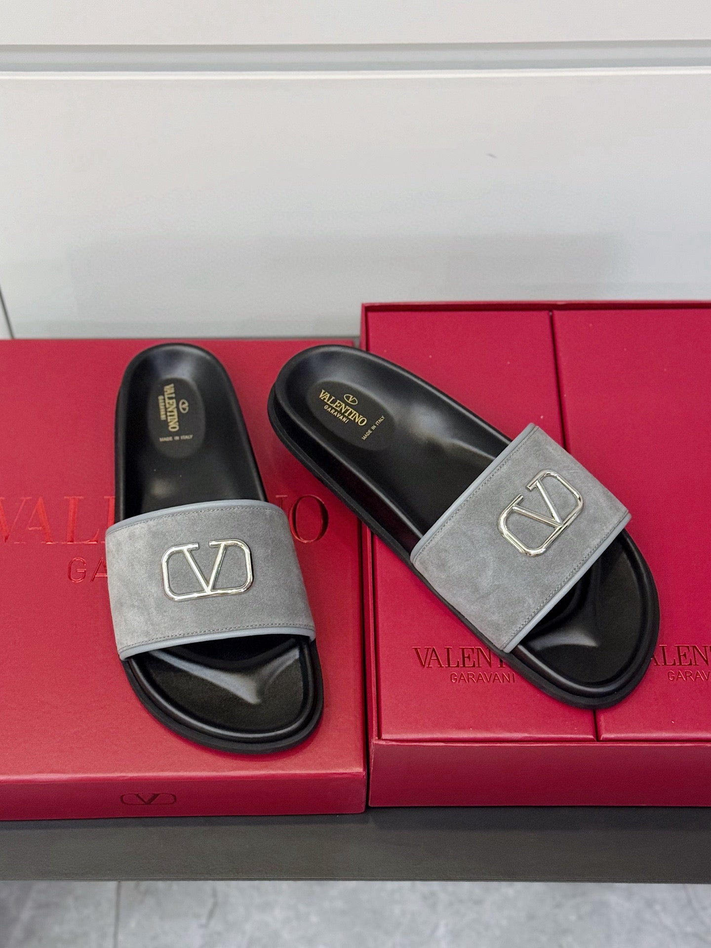LuxluxHouse Best Quality Sandals Valentino