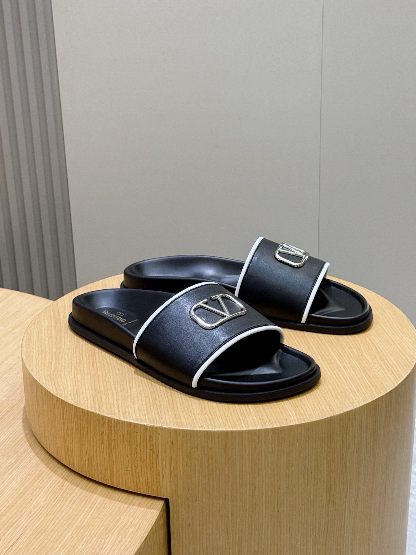 LuxluxHouse Best Quality Sandals Valentino