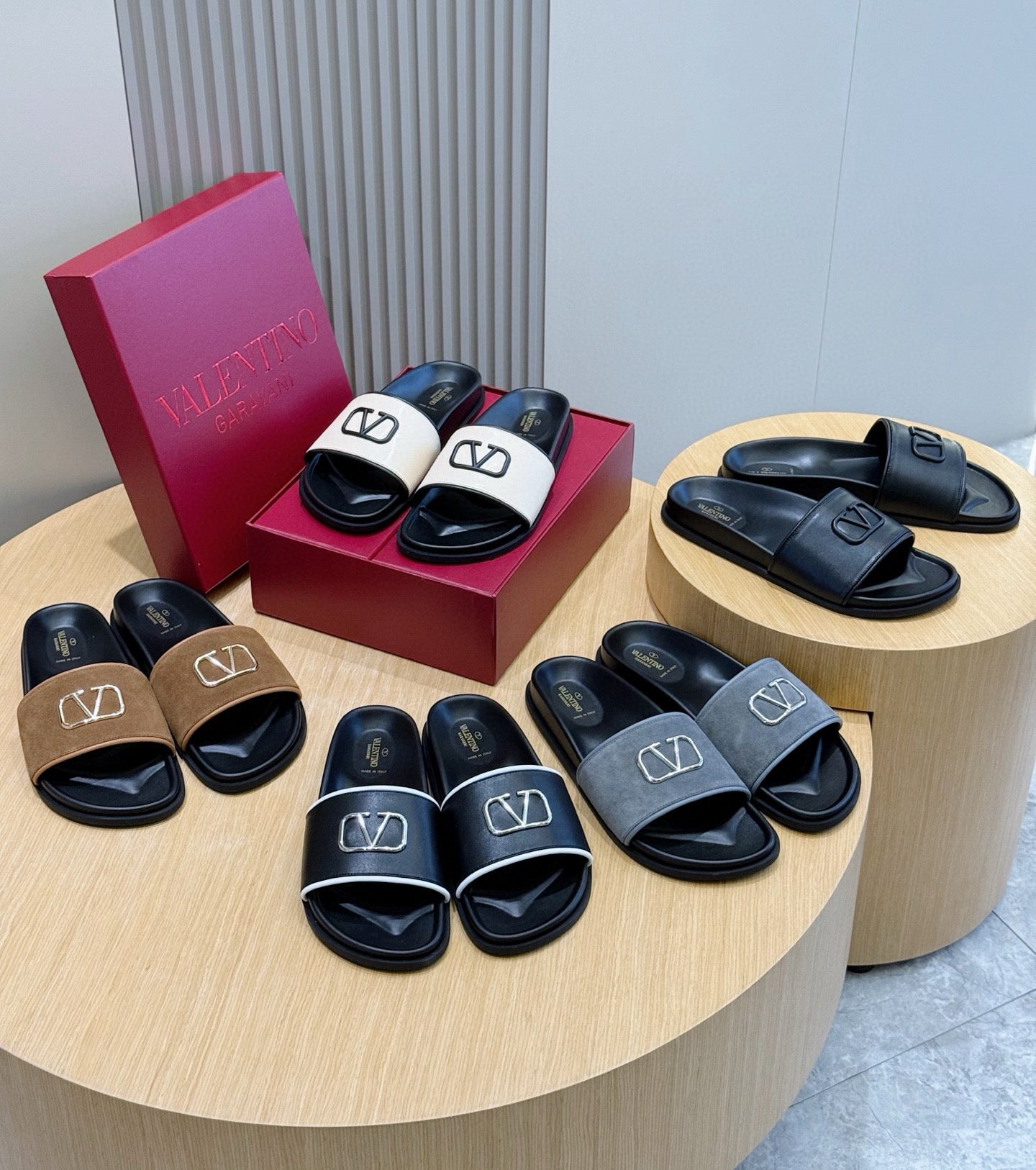 LuxluxHouse Best Quality Sandals Valentino