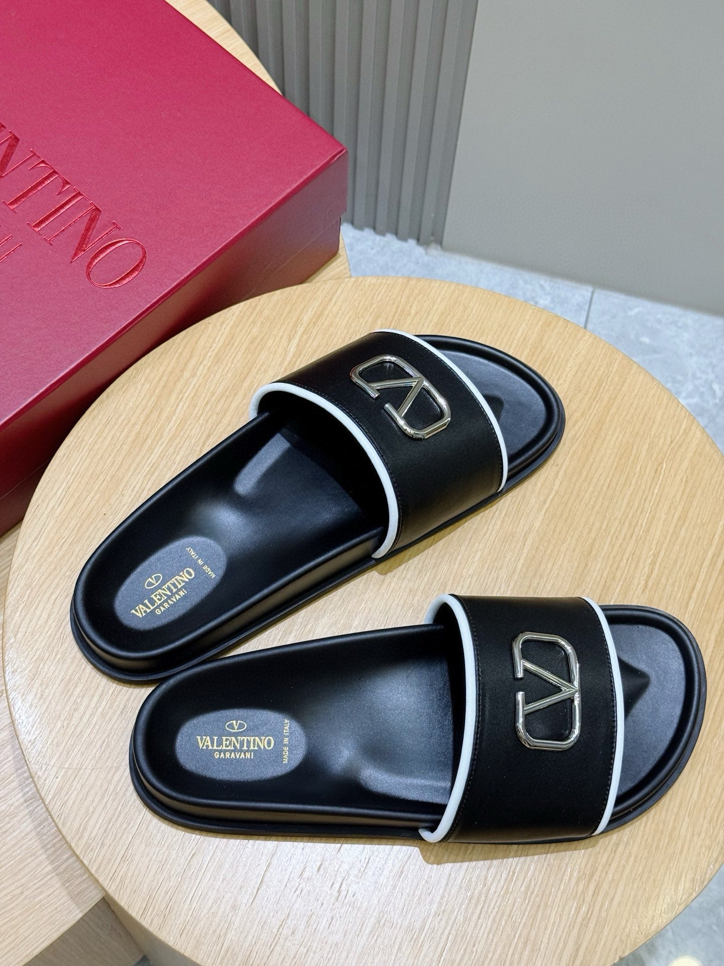 LuxluxHouse Best Quality Sandals Valentino