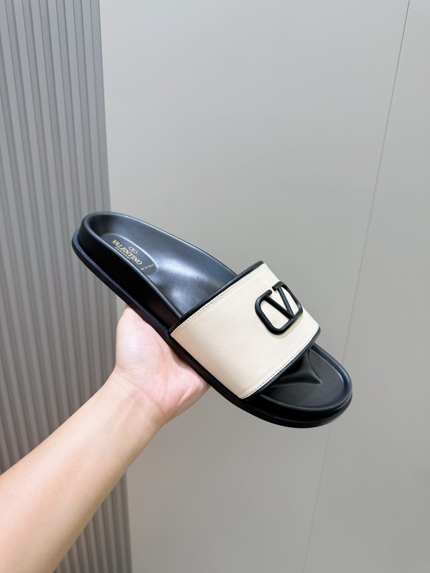 LuxluxHouse Best Quality Sandals Valentino