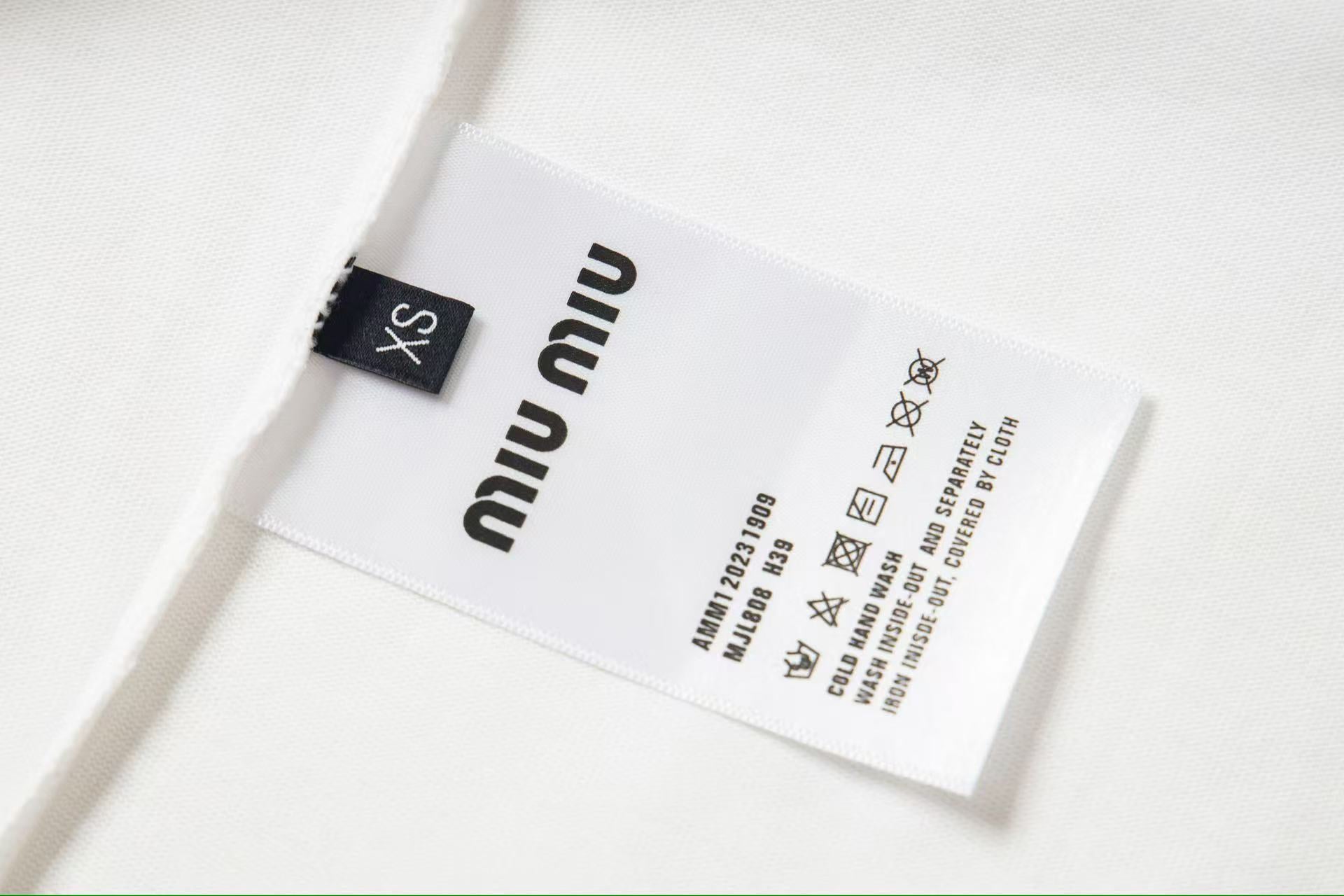 LuxluxHouse Best Quality Clothes Miu Miu T-shirt