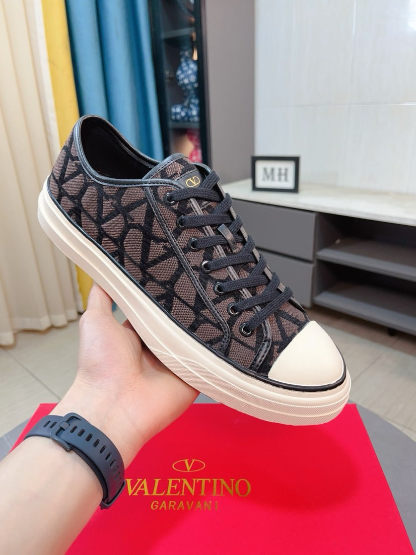 LuxluxHouse Best Quality Shoes Valentino