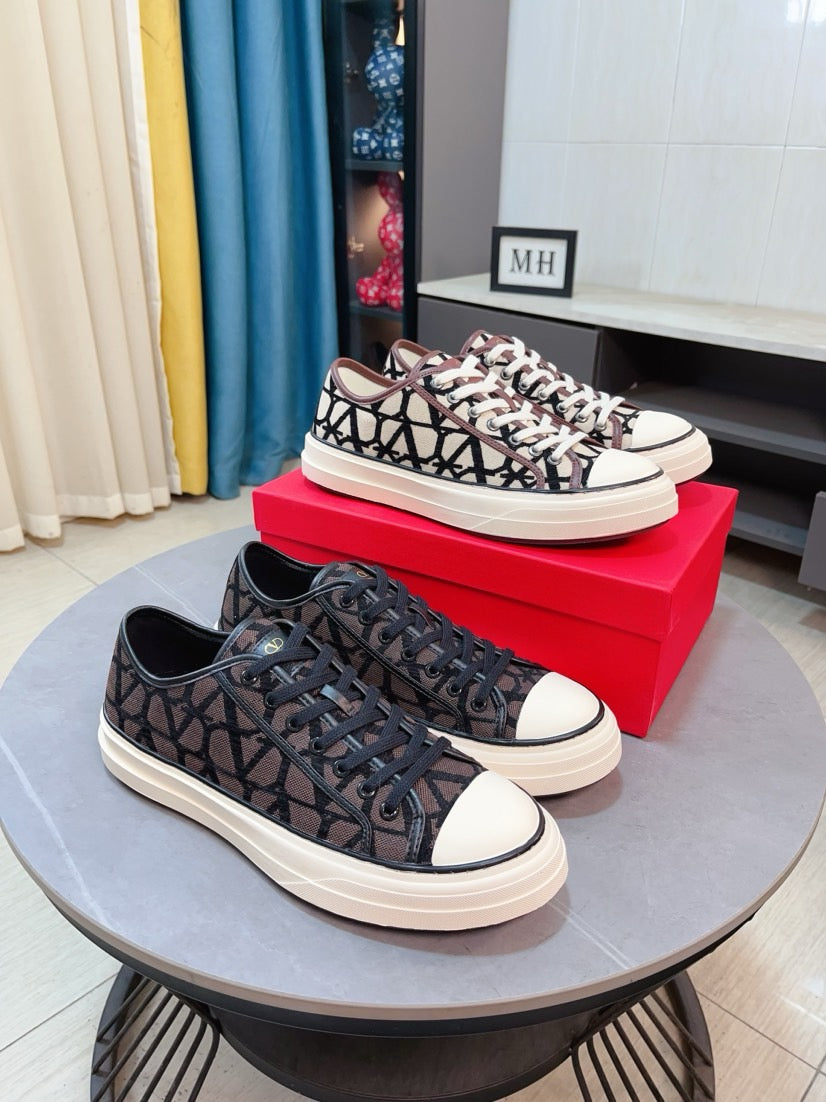 LuxluxHouse Best Quality Shoes Valentino