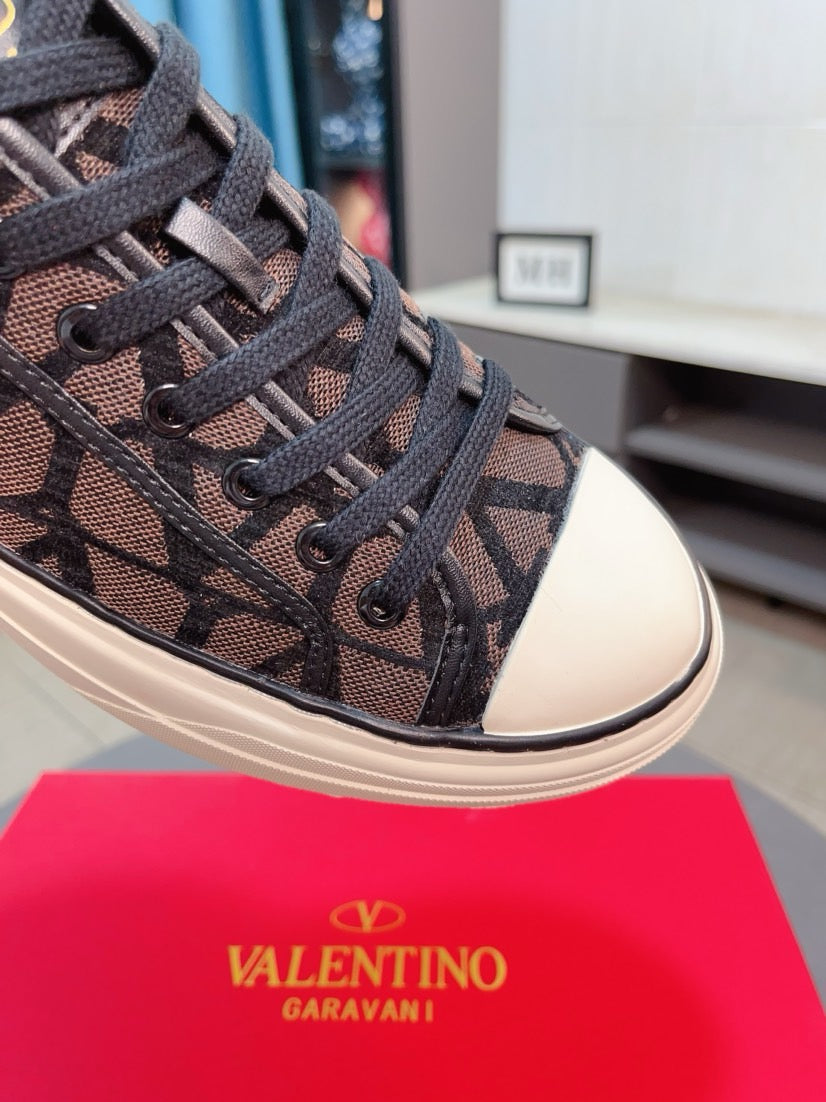 LuxluxHouse Best Quality Shoes Valentino