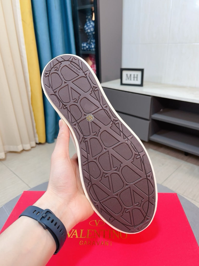 LuxluxHouse Best Quality Shoes Valentino