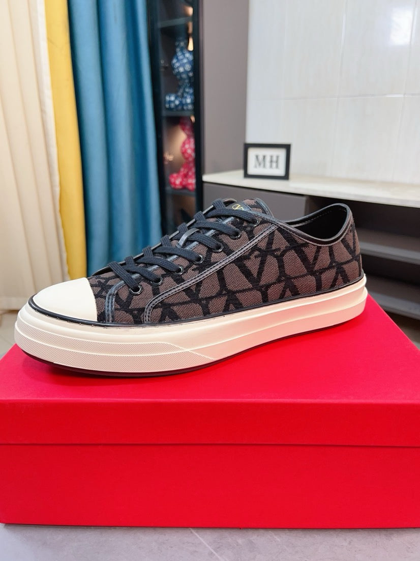 LuxluxHouse Best Quality Shoes Valentino