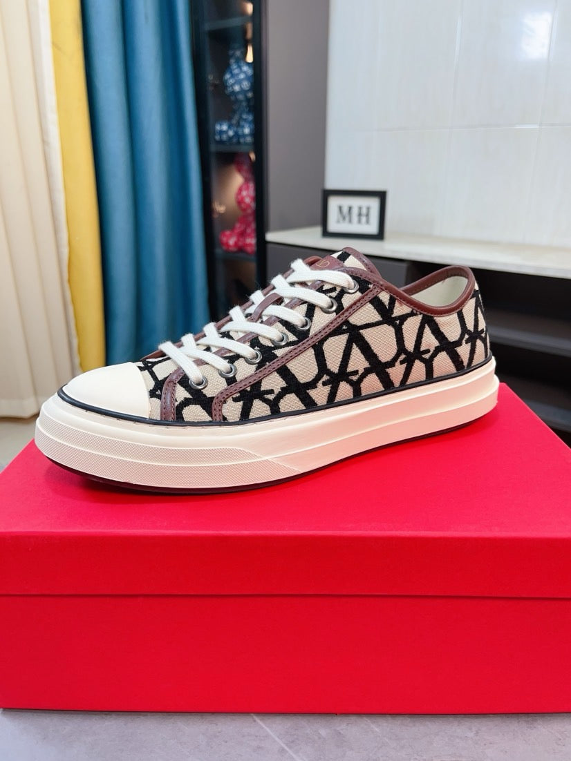 LuxluxHouse Best Quality Shoes Valentino