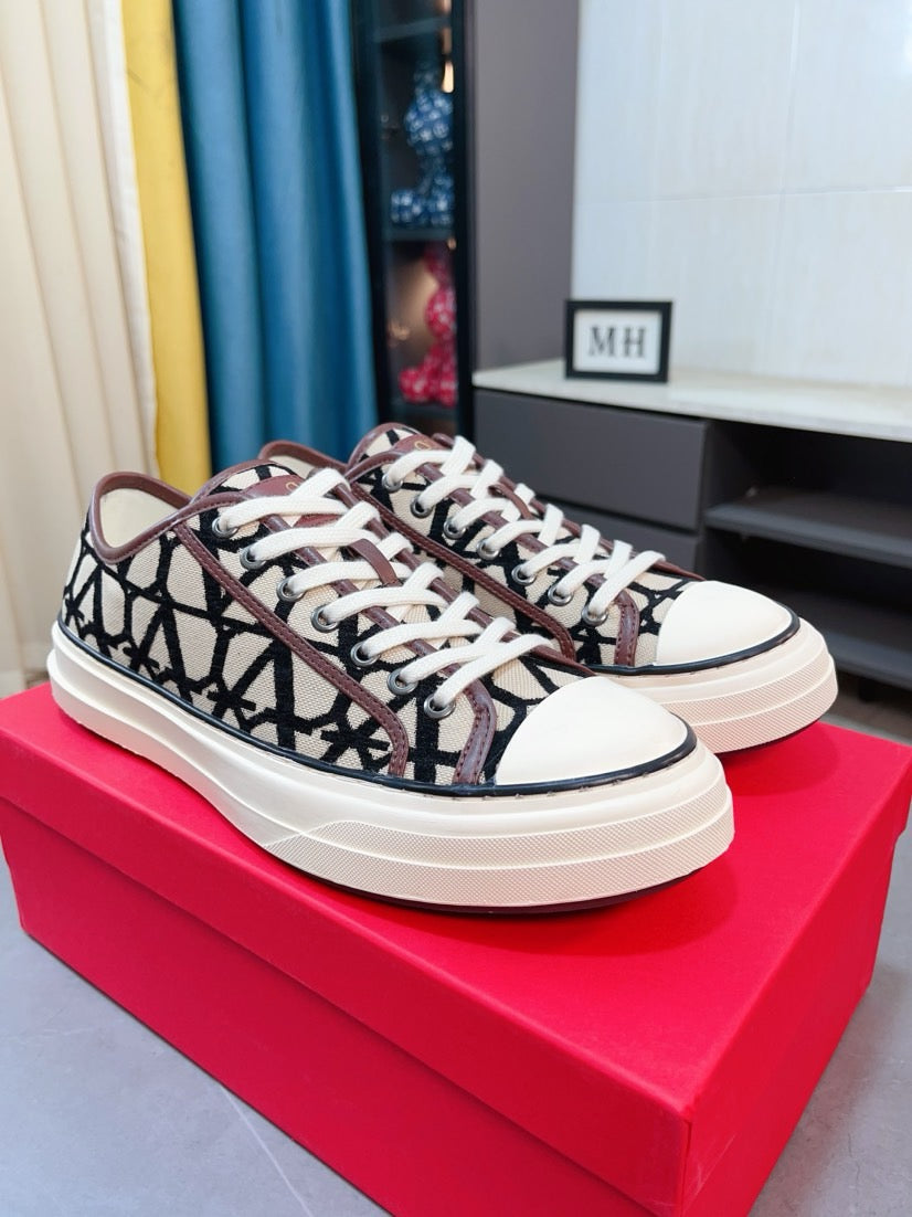 LuxluxHouse Best Quality Shoes Valentino