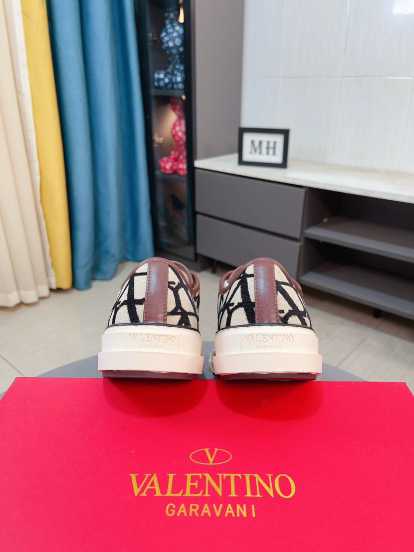 LuxluxHouse Best Quality Shoes Valentino