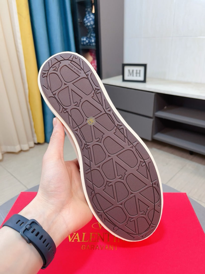 LuxluxHouse Best Quality Shoes Valentino