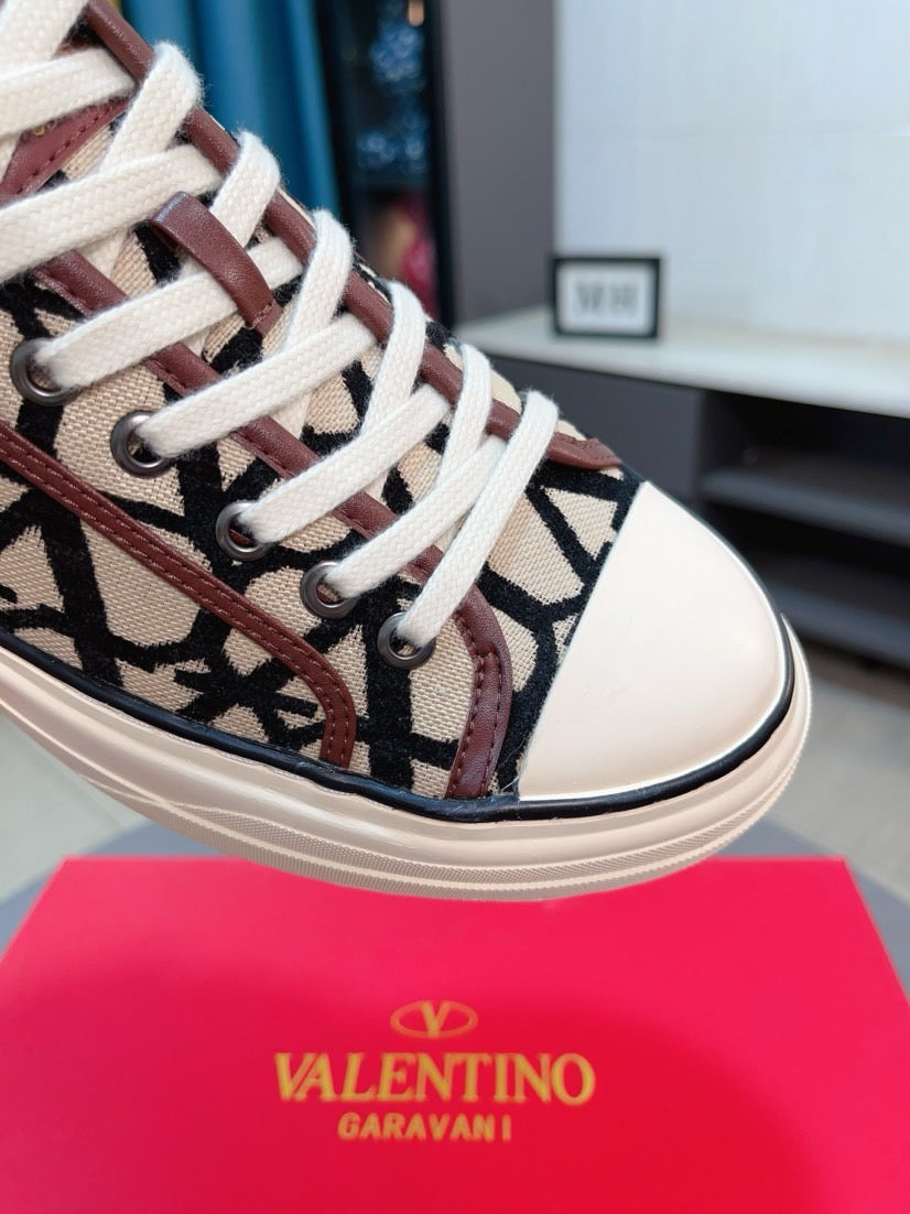 LuxluxHouse Best Quality Shoes Valentino