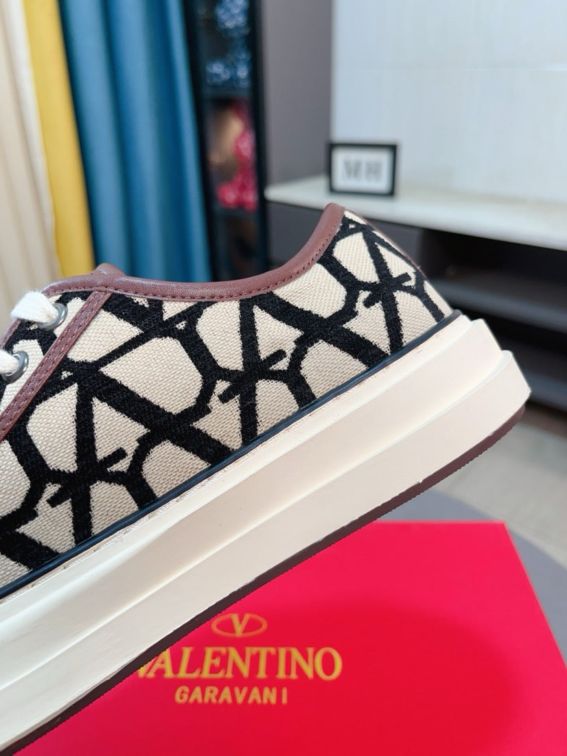 LuxluxHouse Best Quality Shoes Valentino
