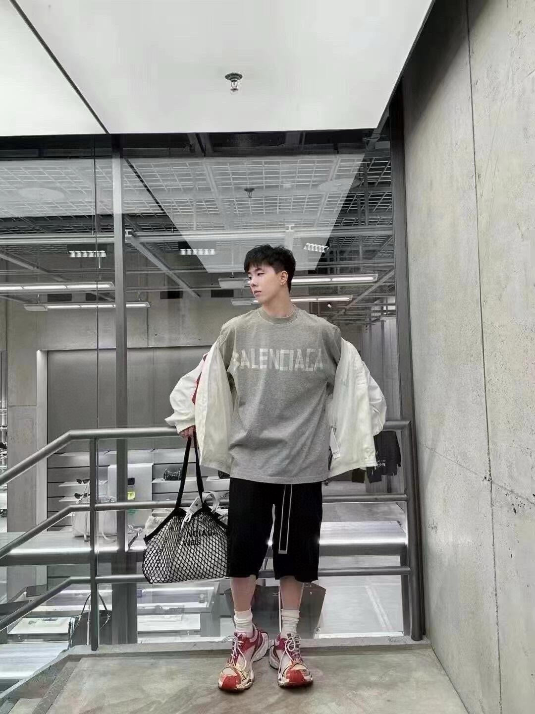 LuxluxHouse Best Quality Clothes Balenciaga T-shirt