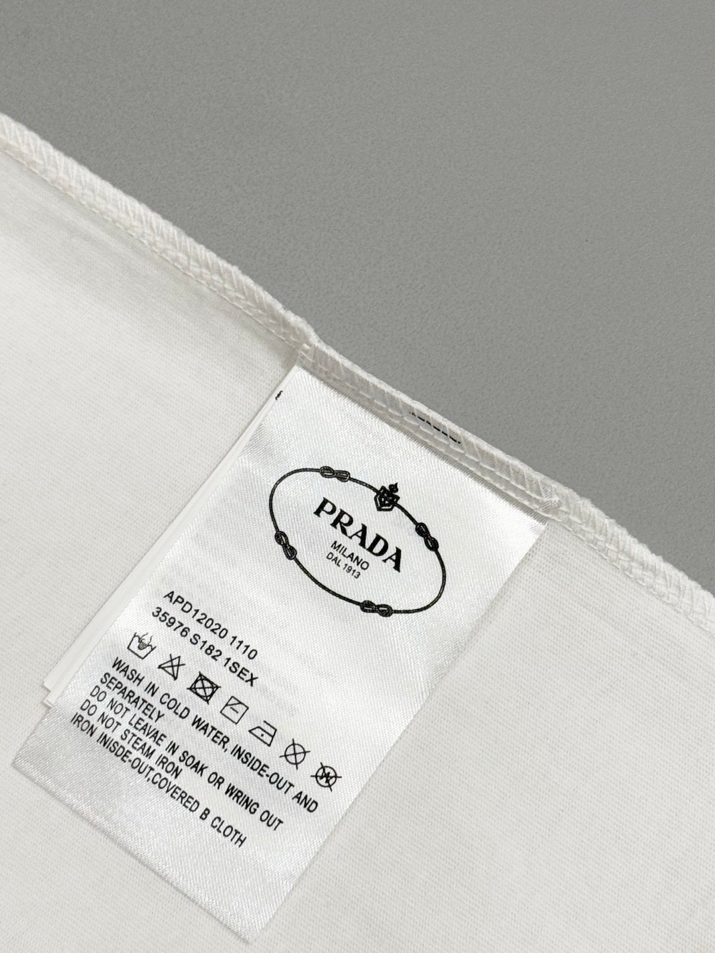 LuxluxHouse Best Quality Clothes T-shirt Prada