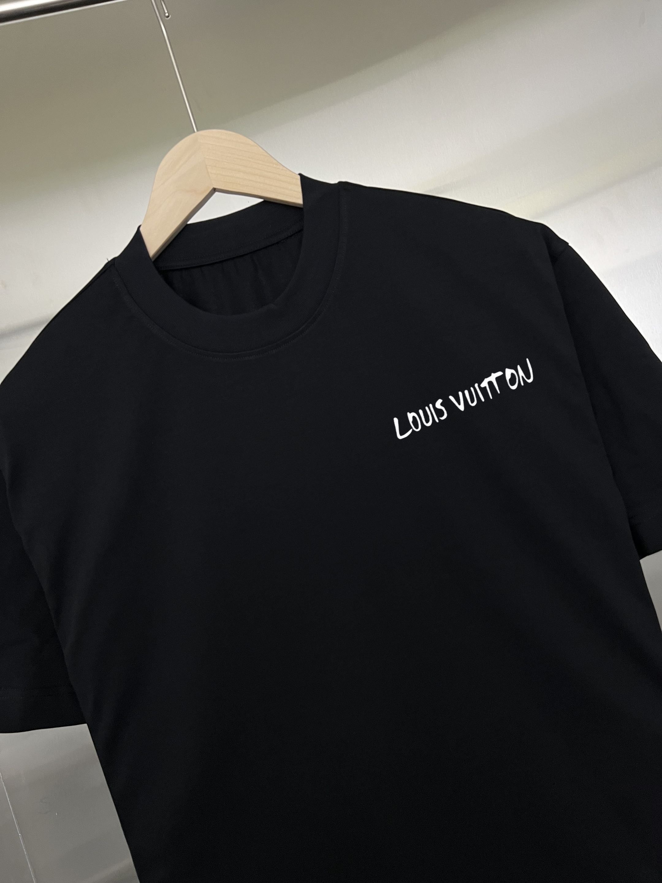 LuxluxHouse Best Quality Clothes T-shirt Louis Vuitton