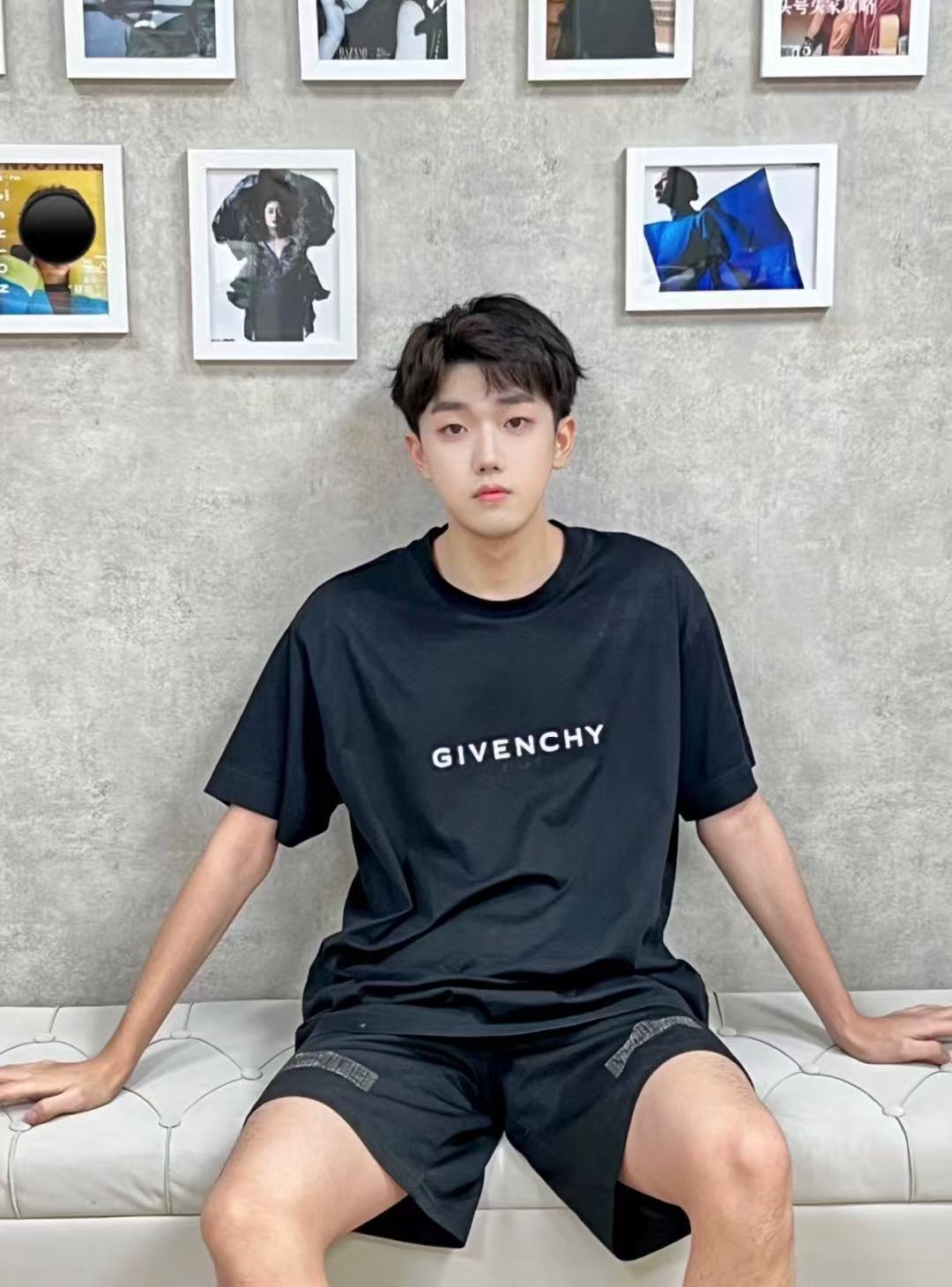 LuxluxHouse Best Quality Clothes Givenchy T-shirt