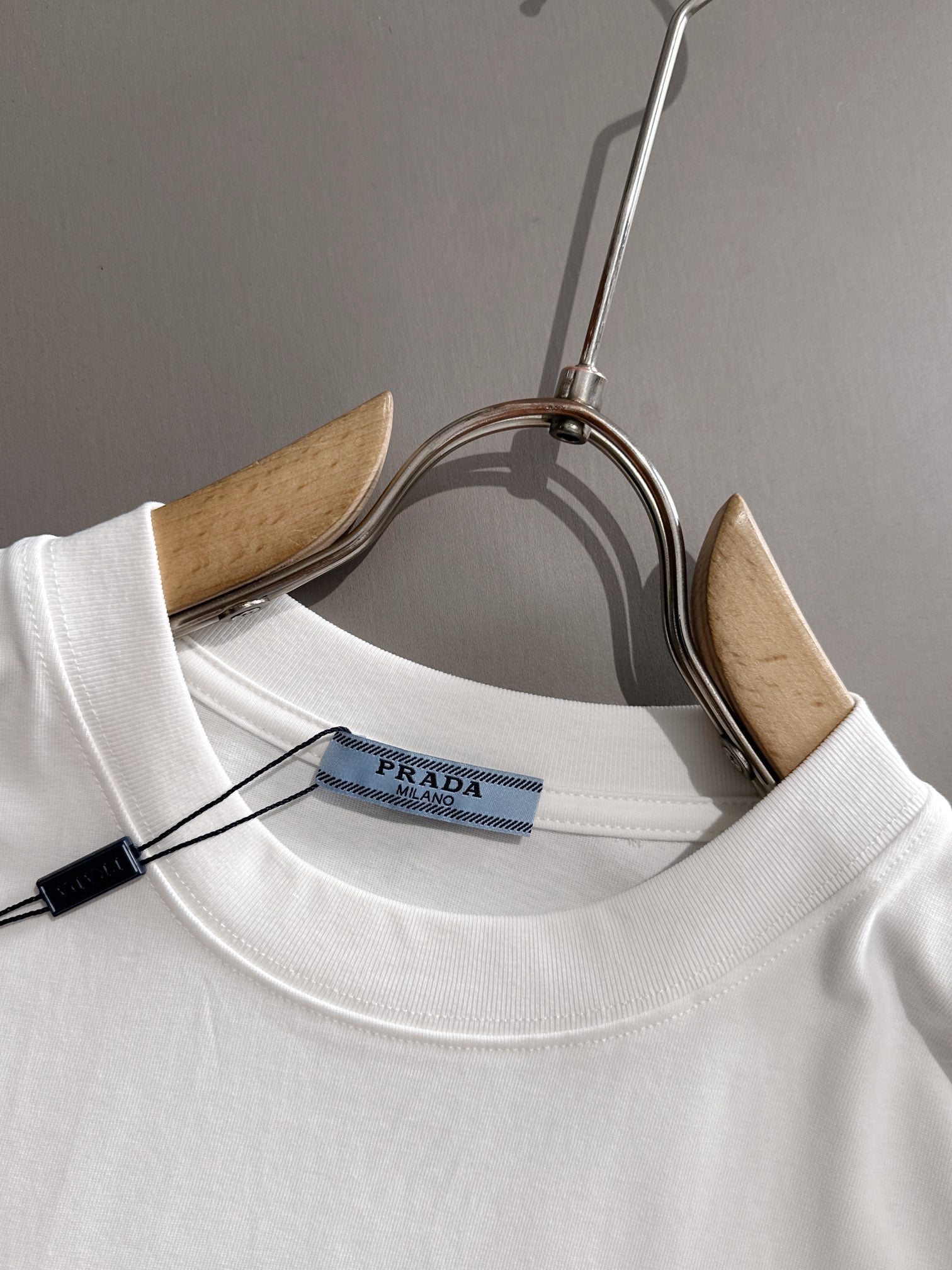 LuxluxHouse Best Quality Clothes T-shirt Prada