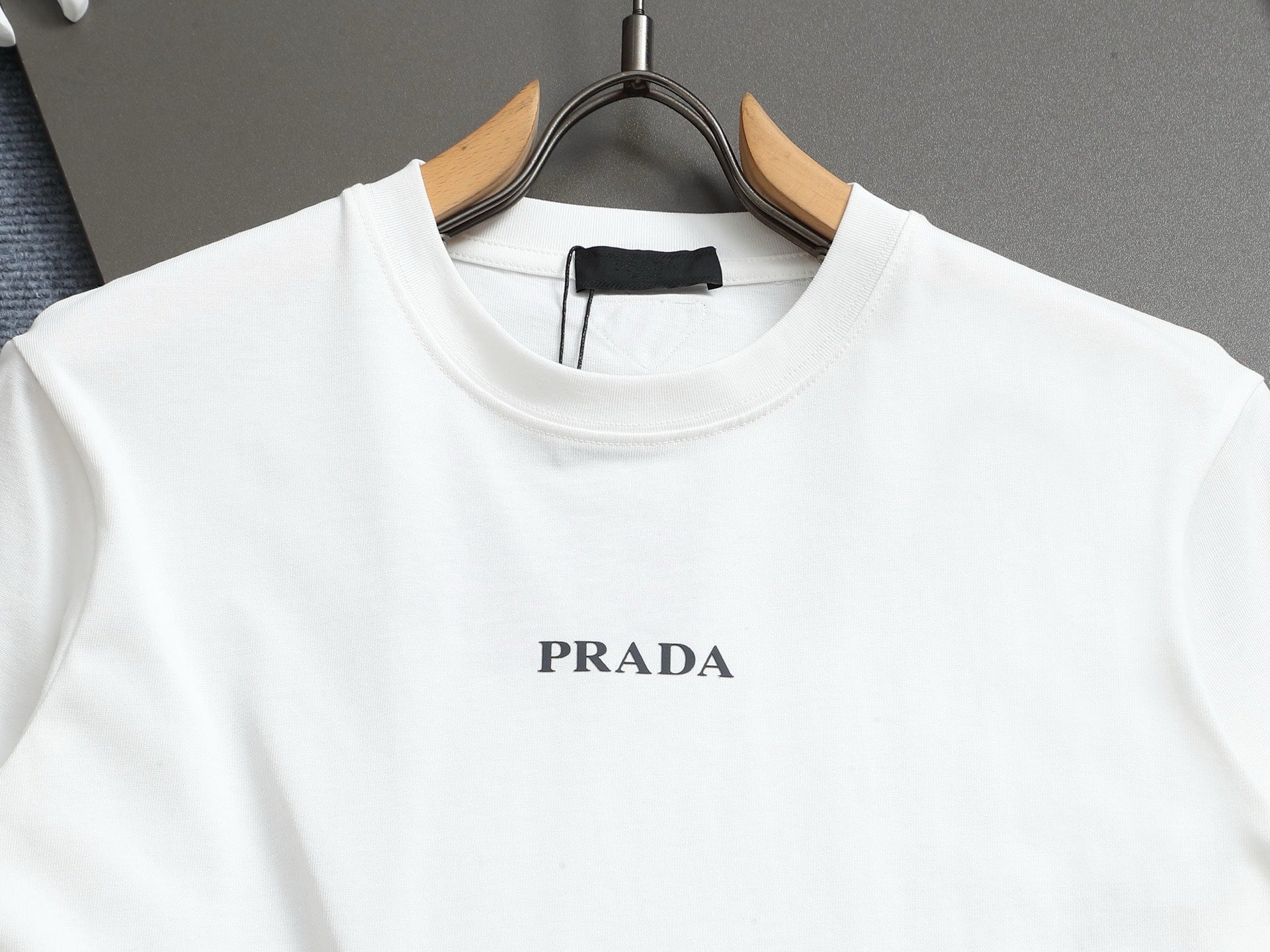 LuxluxHouse Best Quality Clothes T-shirt Prada