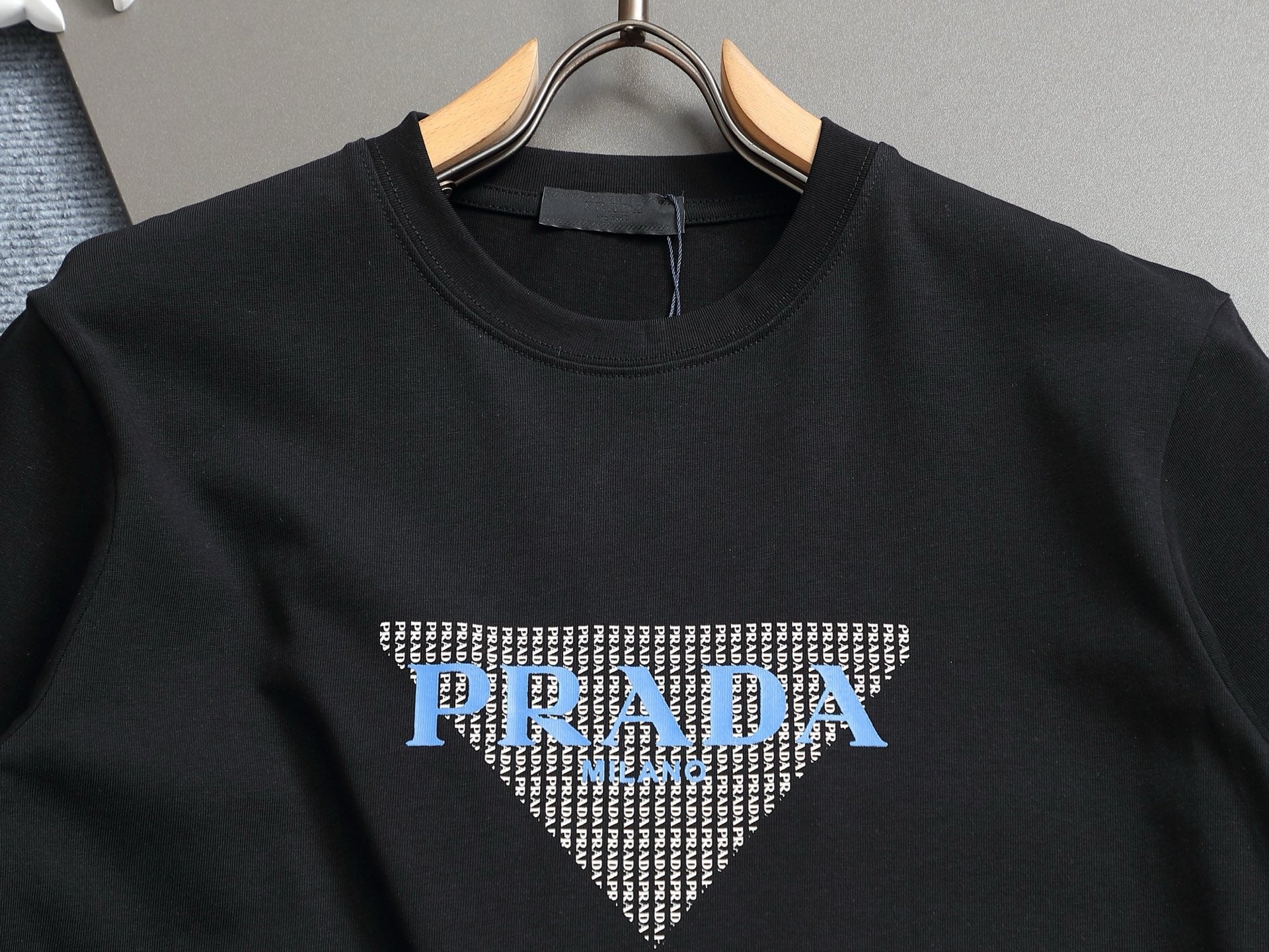 LuxluxHouse Best Quality Clothes T-shirt Prada