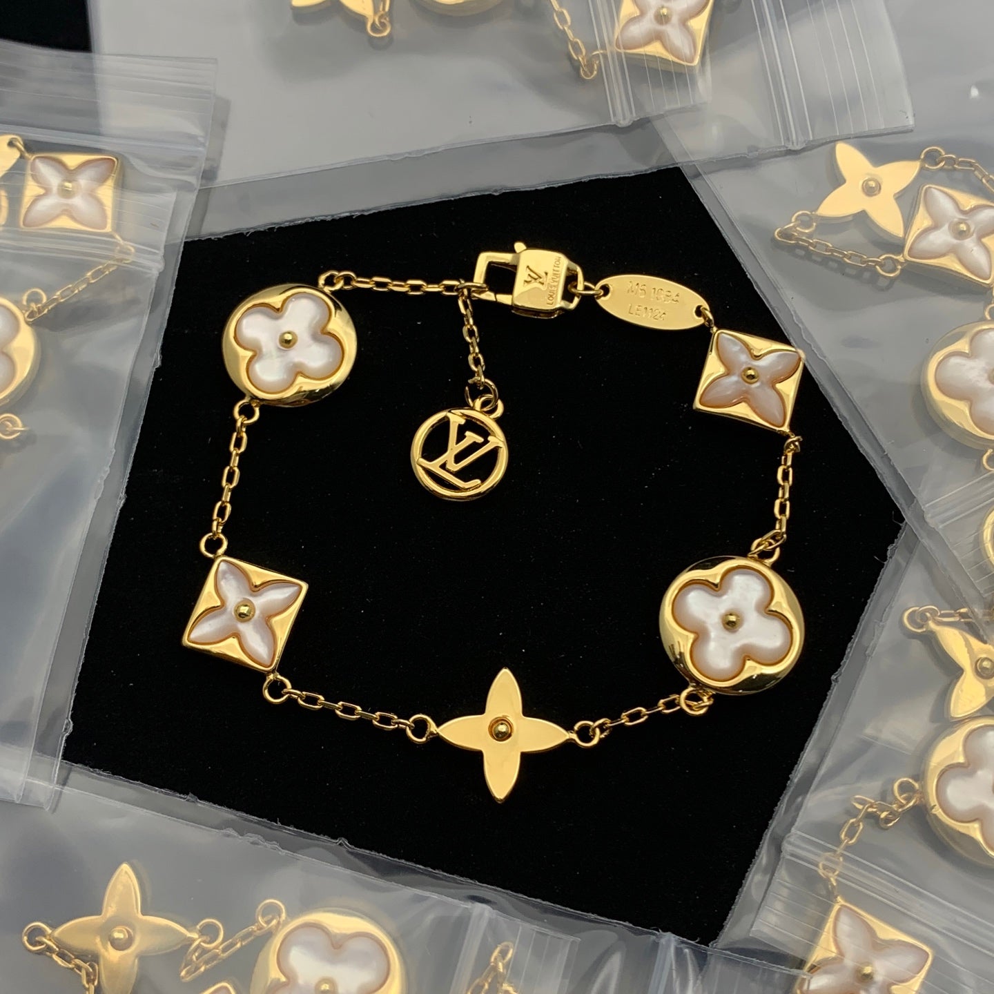 LuxluxHouse Low Price And High Quality Accessories Louis Vuitton