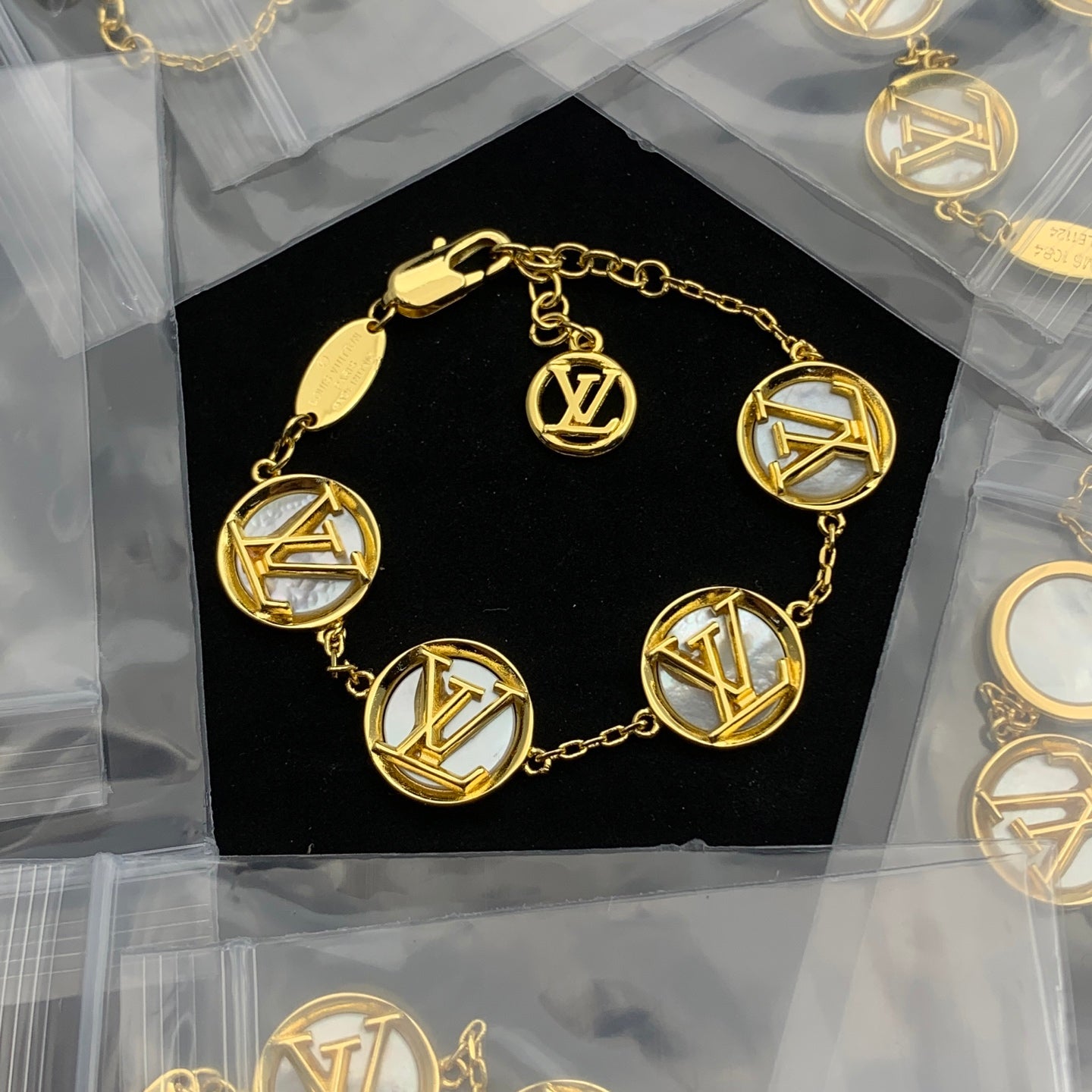 LuxluxHouse Low Price And High Quality Accessories Louis Vuitton