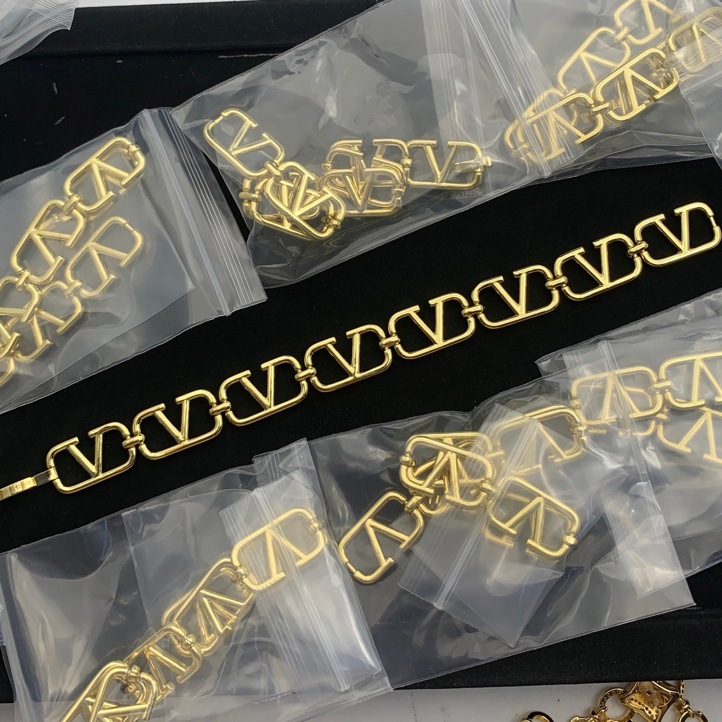 LuxluxHouse Low Price And High Quality Accessories Valentino