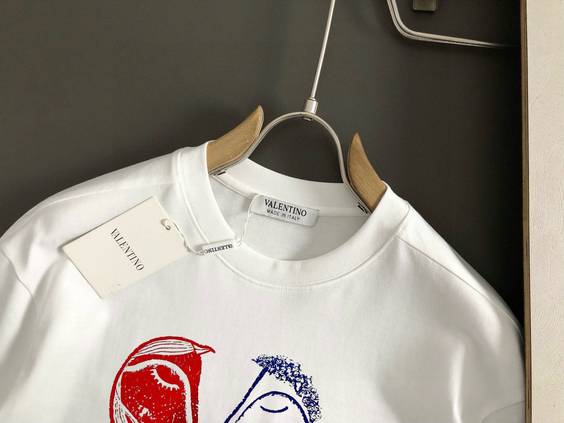 LuxluxHouse Best Quality Clothes Valentino T-shirt
