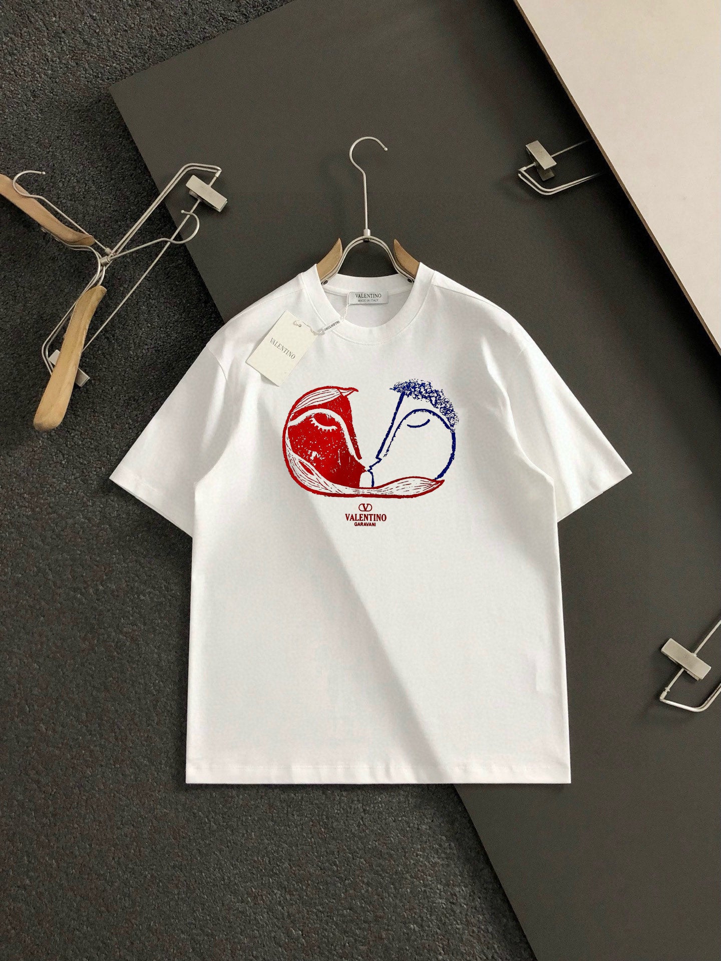 LuxluxHouse Best Quality Clothes Valentino T-shirt