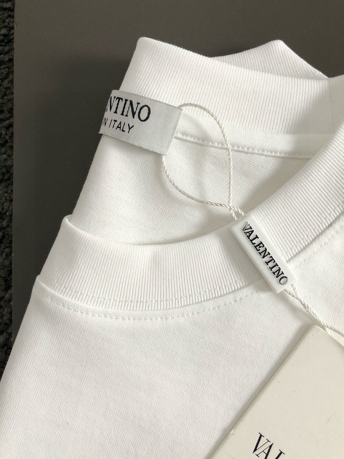LuxluxHouse Best Quality Clothes Valentino T-shirt