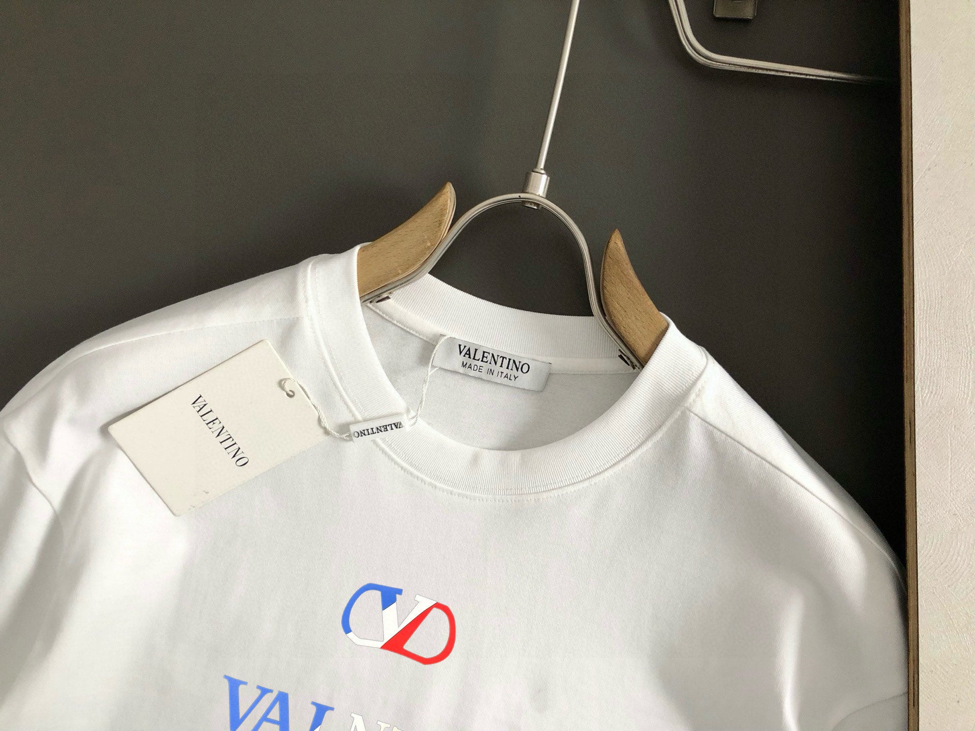 LuxluxHouse Best Quality Clothes Valentino T-shirt