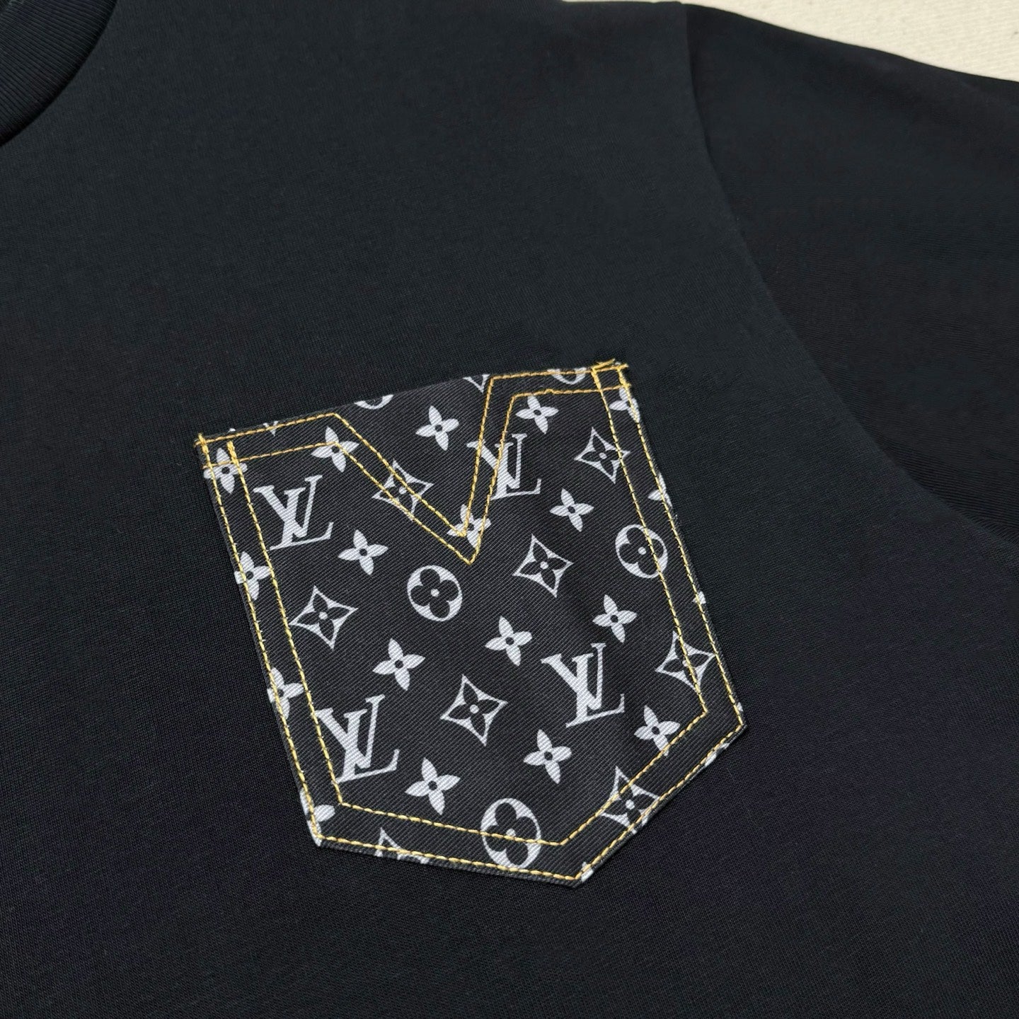 LuxluxHouse Best Quality Clothes T-shirt Louis Vuitton