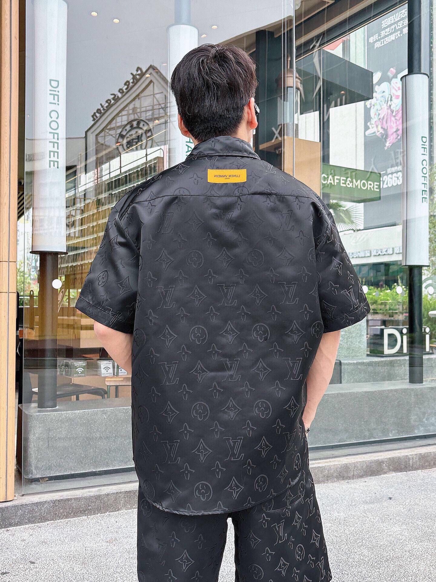 LuxluxHouse Best Quality Clothes T-shirt Louis Vuitton