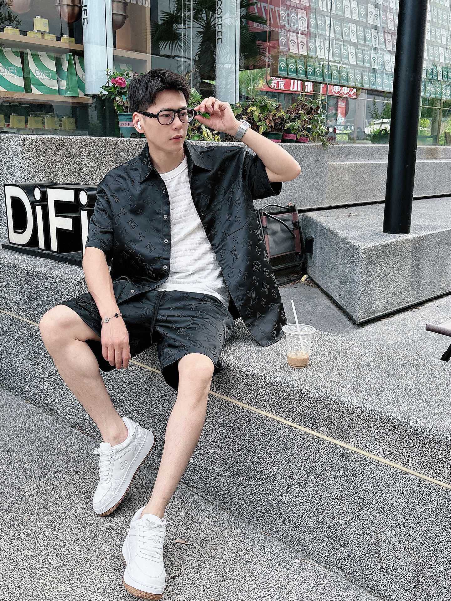 LuxluxHouse Best Quality Clothes T-shirt Louis Vuitton