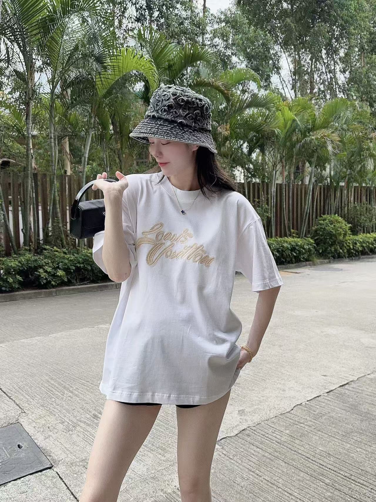 LuxluxHouse Best Quality Clothes T-shirt Louis Vuitton