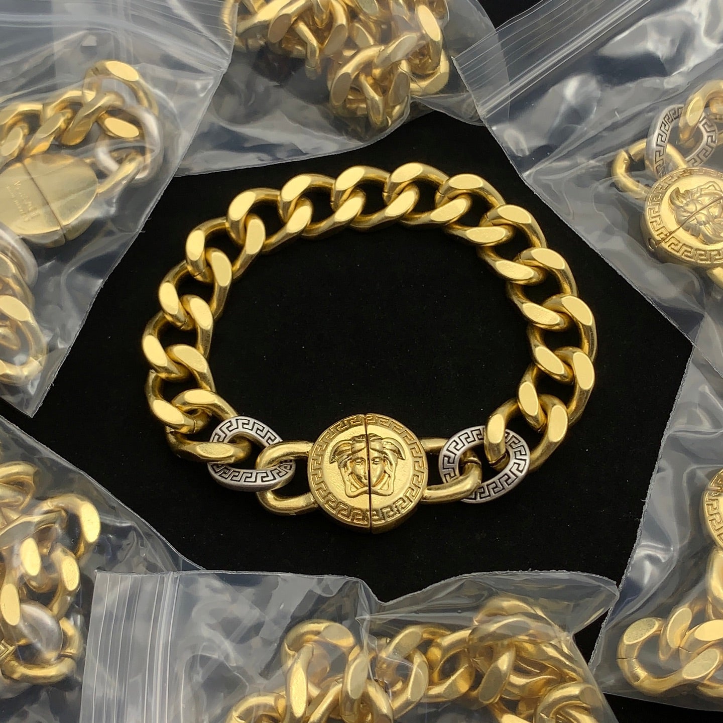 LuxluxHouse Low Price And High Quality Accessories Versace