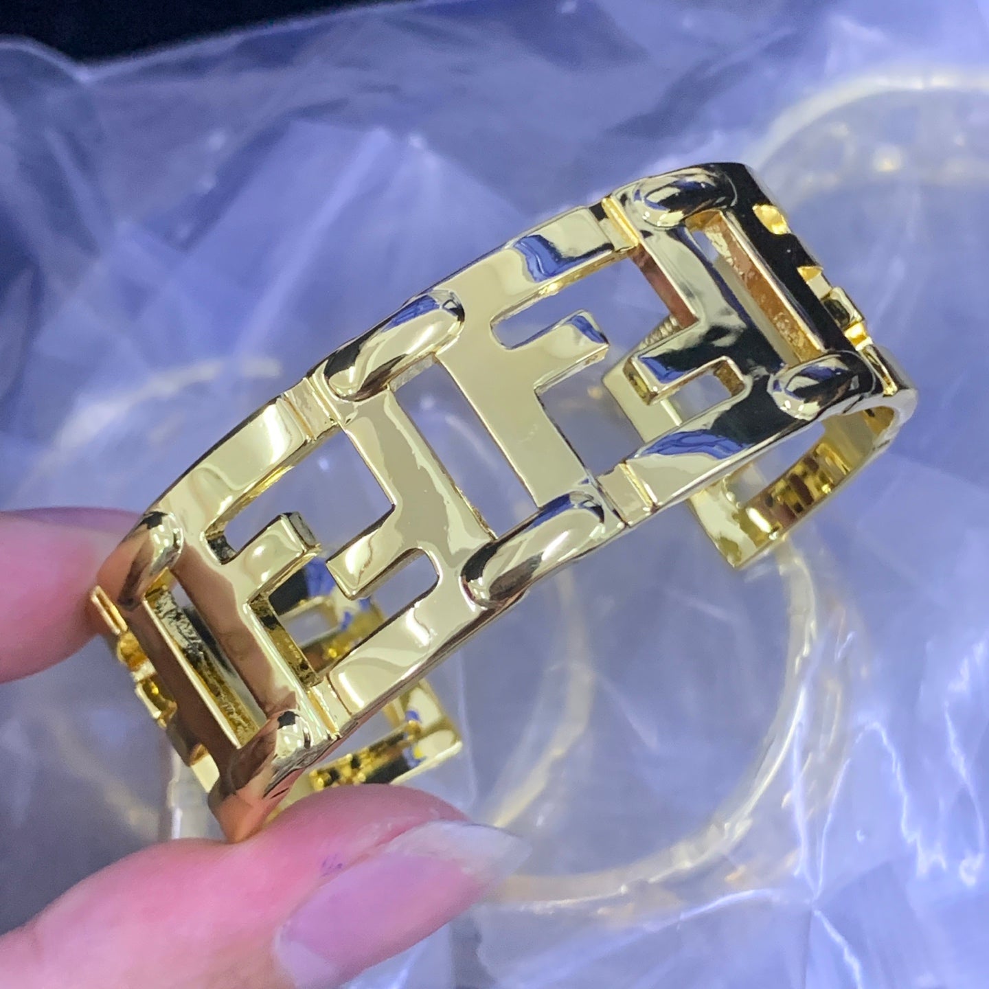 LuxluxHouse Low Price And High Quality Accessories Fendi