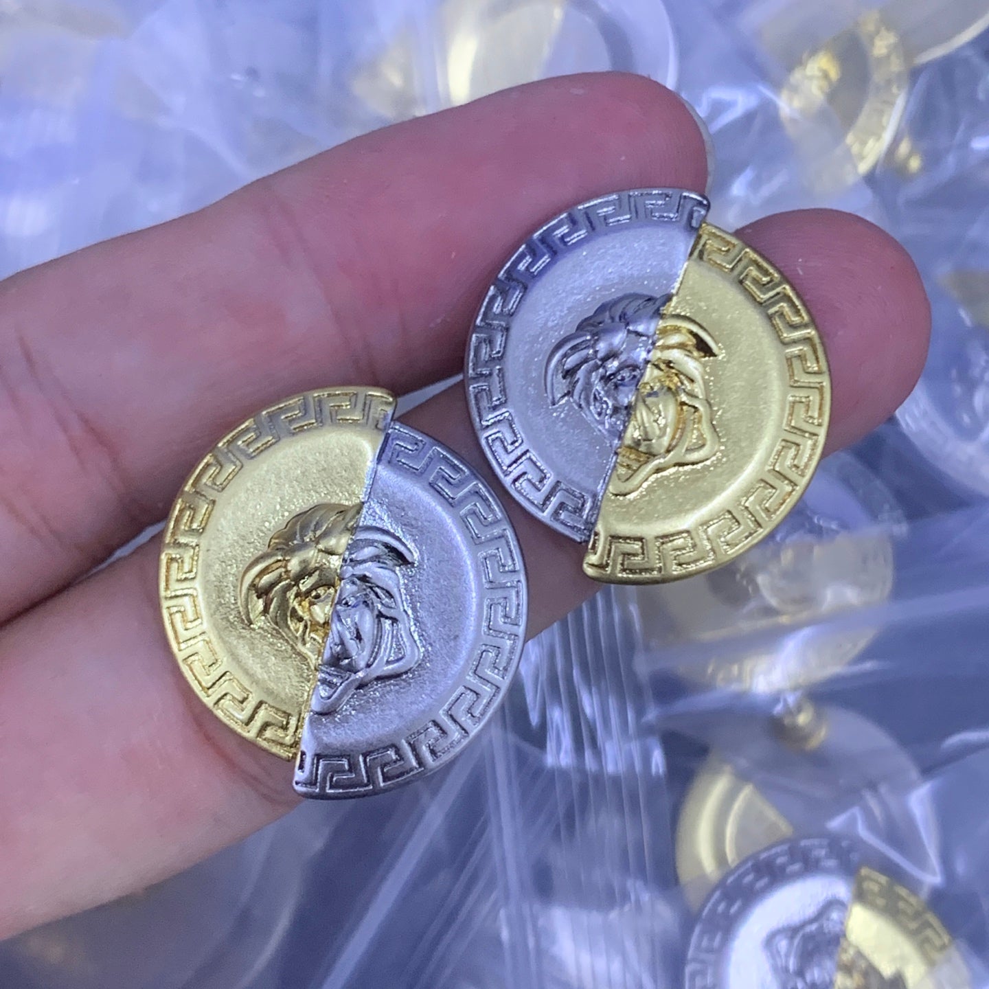 LuxluxHouse Low Price And High Quality Accessories Versace