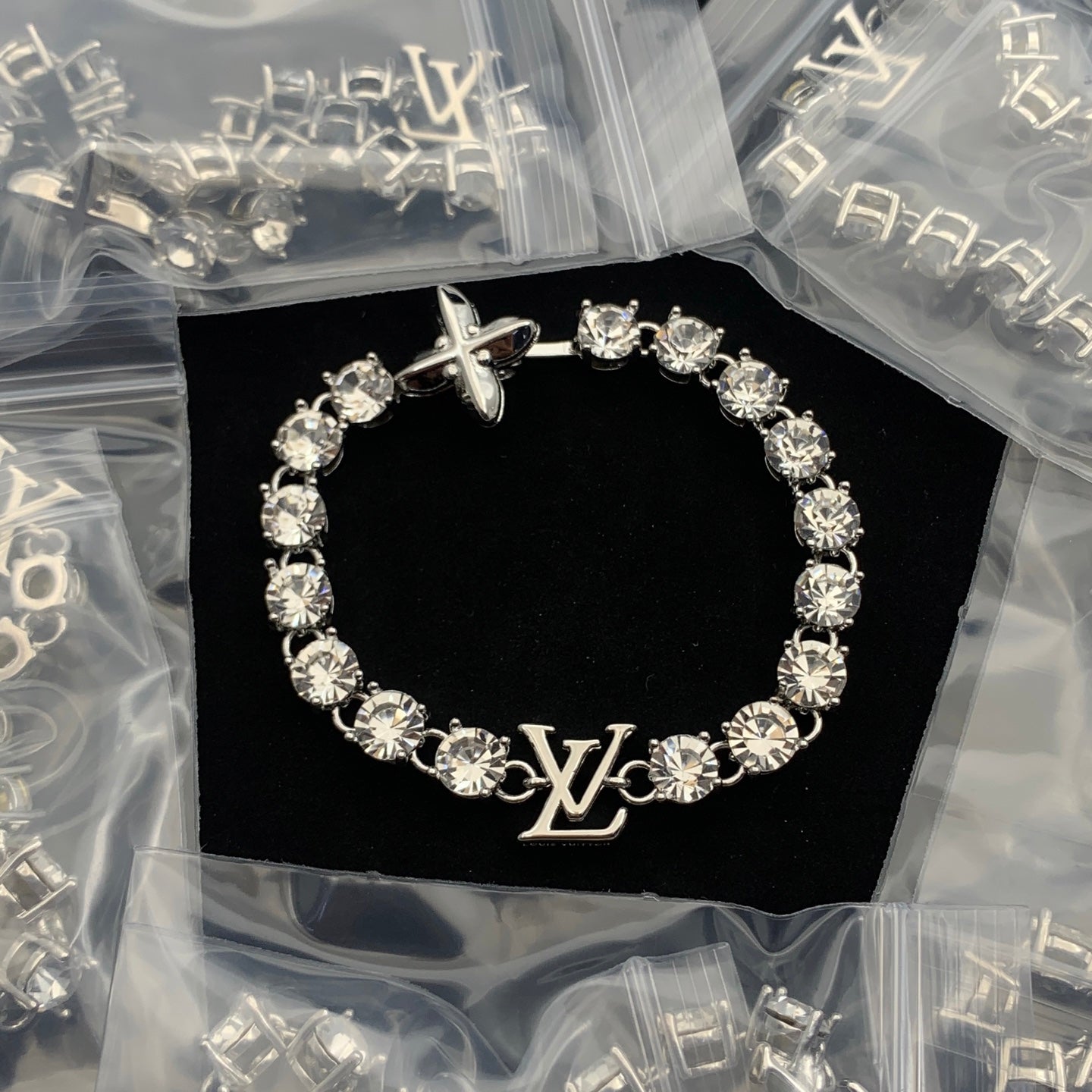 LuxluxHouse Low Price And High Quality Accessories Louis Vuitton