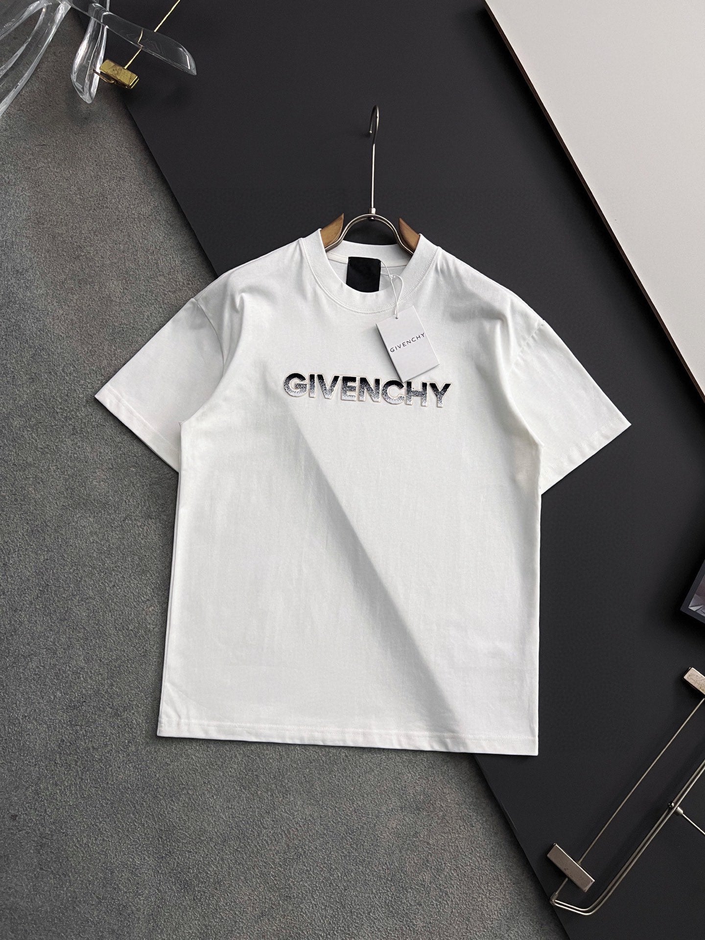 LuxluxHouse Best Quality Clothes Givenchy T-shirt