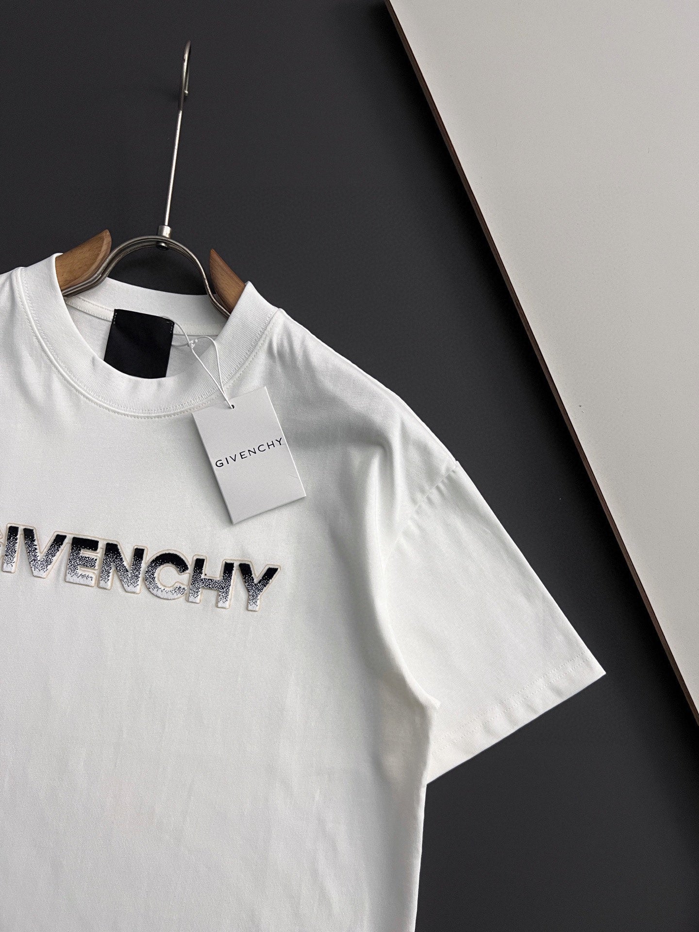 LuxluxHouse Best Quality Clothes Givenchy T-shirt