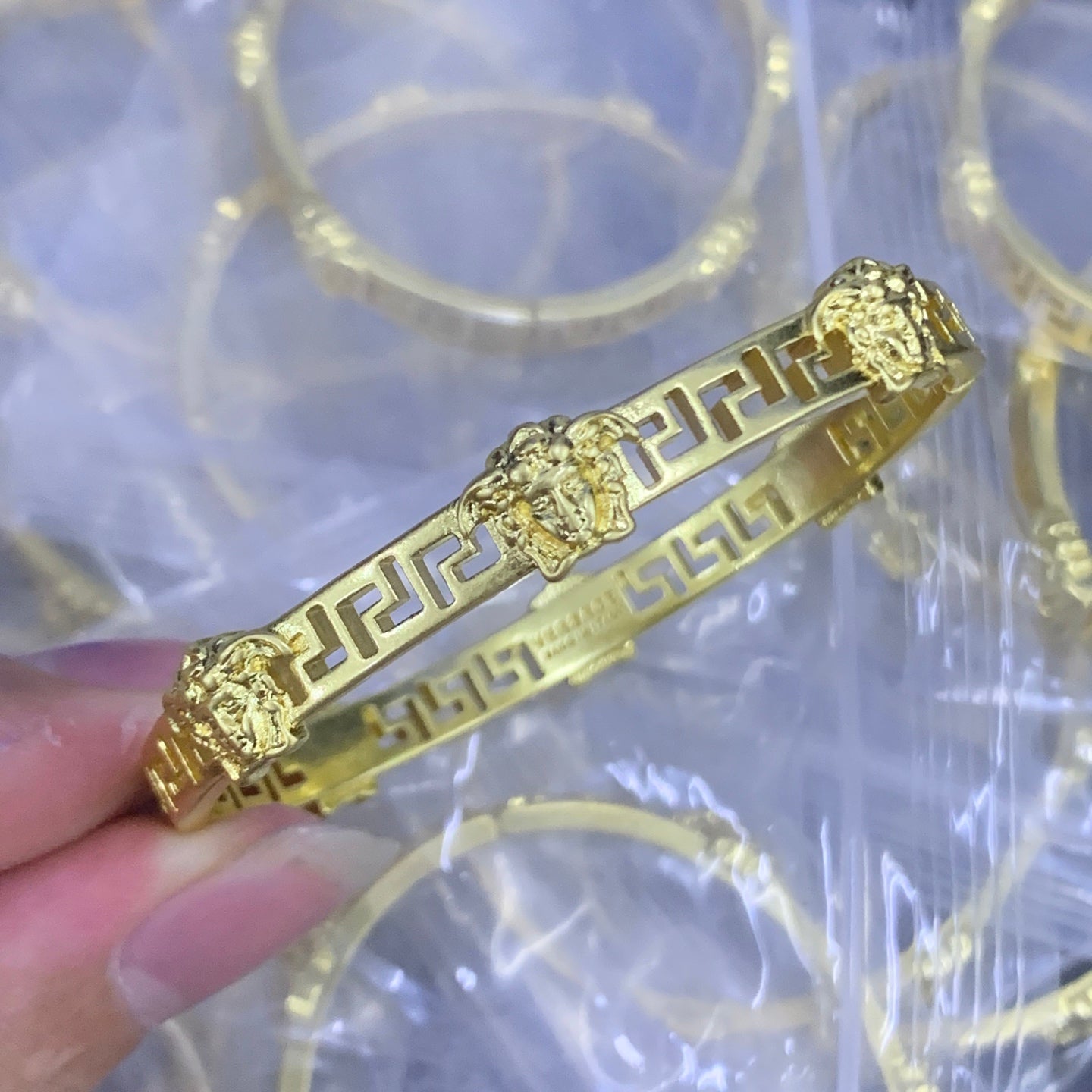 LuxluxHouse Low Price And High Quality Accessories Versace