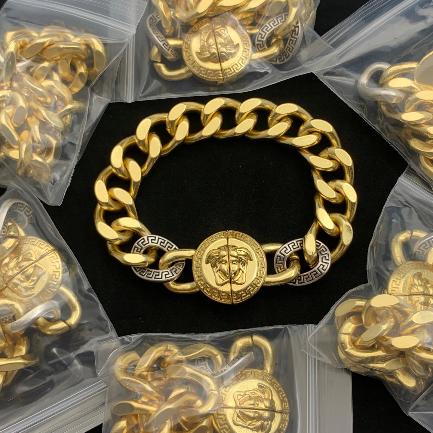 LuxluxHouse Low Price And High Quality Accessories Versace