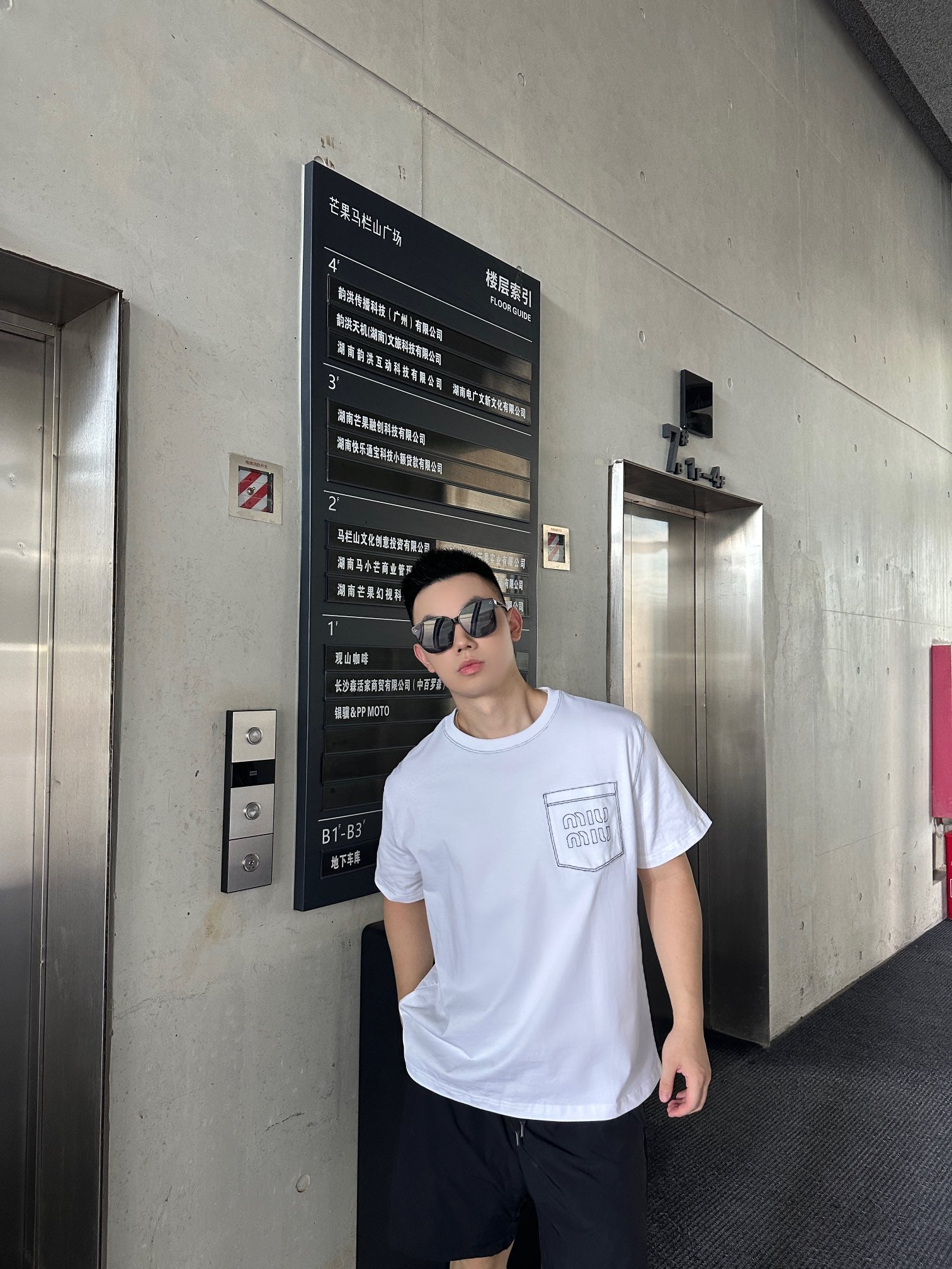 LuxluxHouse Best Quality Clothes Miu Miu T-shirt