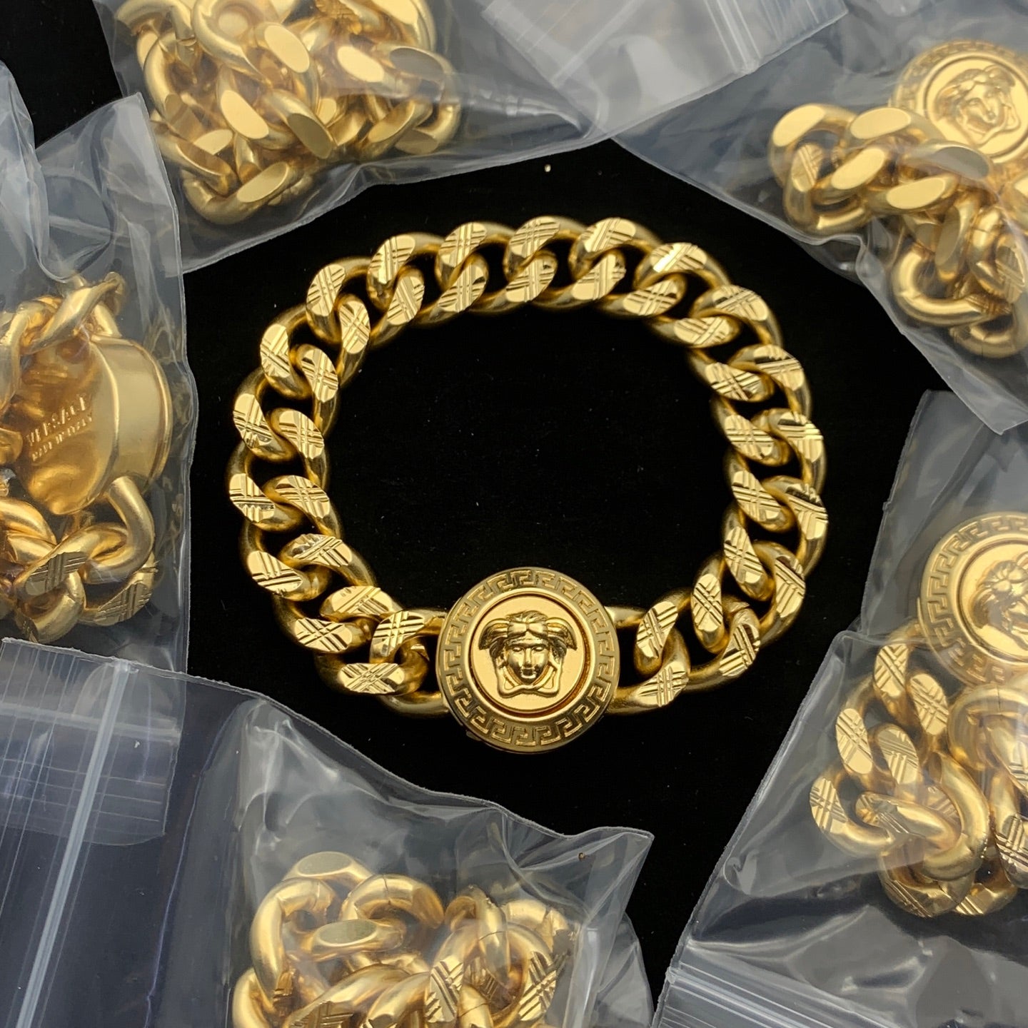 LuxluxHouse Low Price And High Quality Accessories Versace