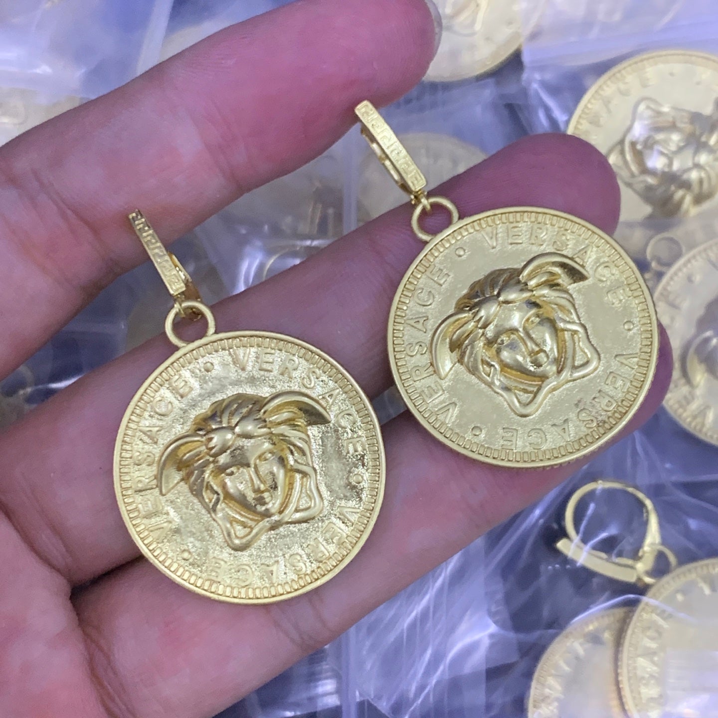 LuxluxHouse Low Price And High Quality Accessories Versace