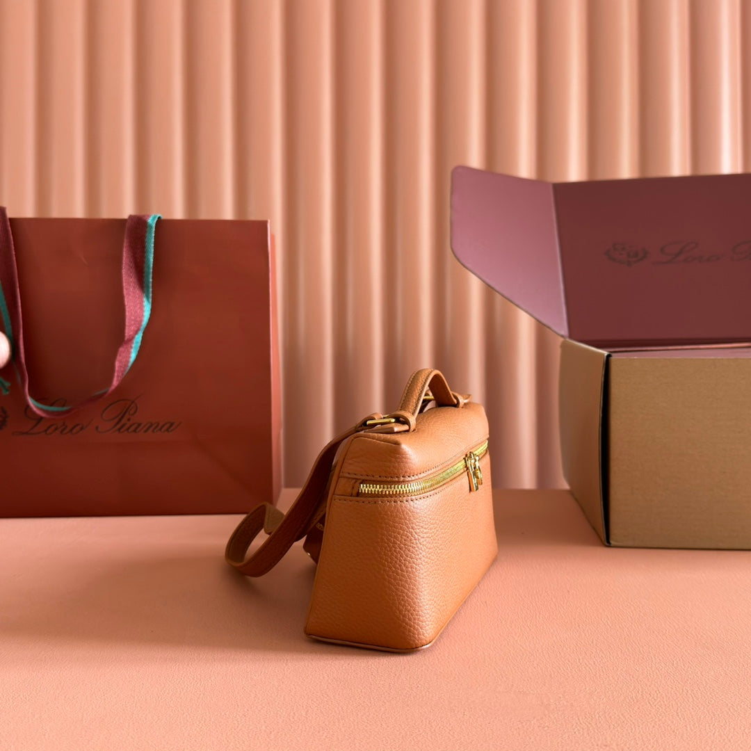 LuxluxHouse Best Quality Bags Loro Piana Women