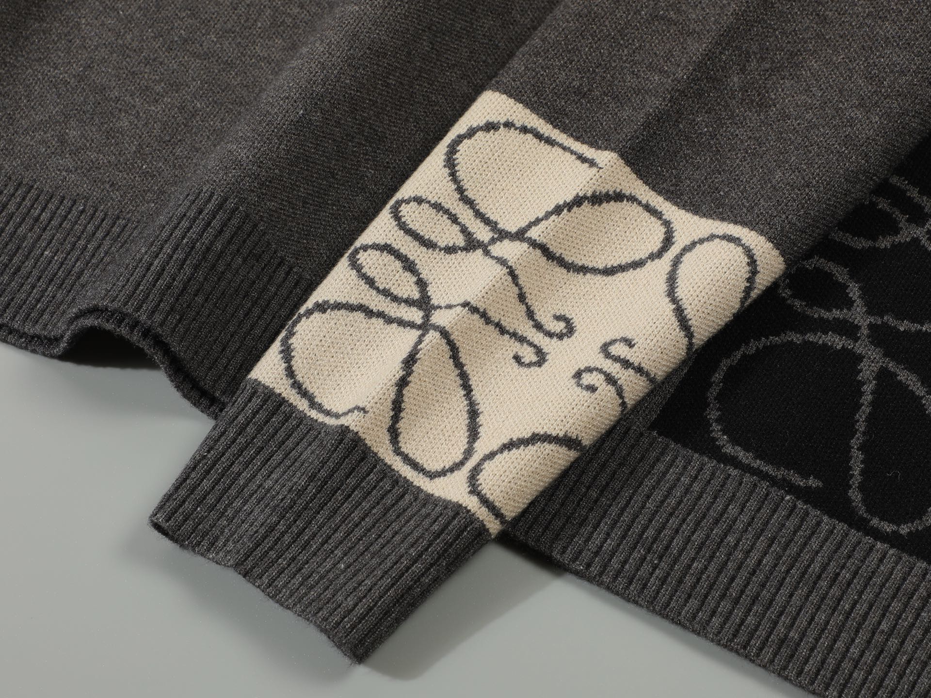 LuxluxHouse Best Quality Clothes Hoodie & Sweater Loewe